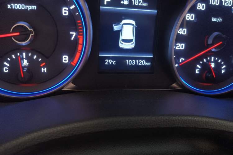 Used Hyundai ix25 2017 1.4T Automatic Smart Version Odometer Close Up