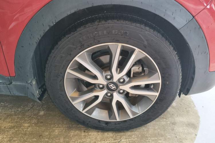 Used Hyundai ix25 2017 1.4T Automatic Smart Version Right Front Wheel Hub