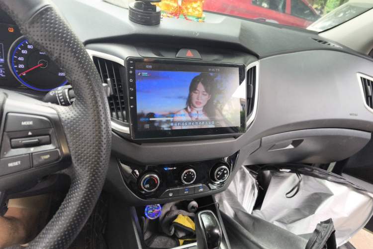 Used Hyundai ix25 2017 1.6L Automatic Smart Version Audio And AC Panel