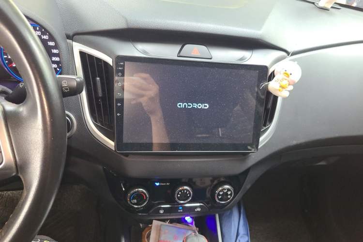 Used Hyundai ix25 2017 1.6L Automatic Smart Version Audio And AC Panel