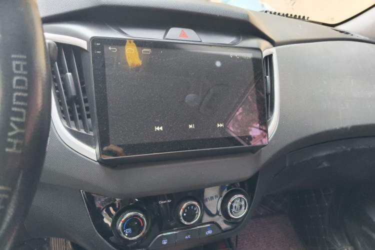 Used Hyundai ix25 2017 1.6L Automatic Smart Version Audio And AC Panel