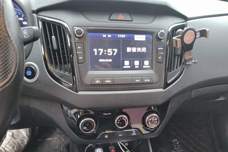 Used Hyundai ix25 2017 1.4T Automatic Smart Version Audio And AC Panel