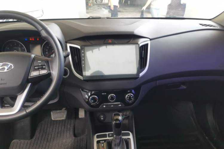 Used Hyundai ix25 2017 1.6L Automatic Smart Version Audio And AC Panel