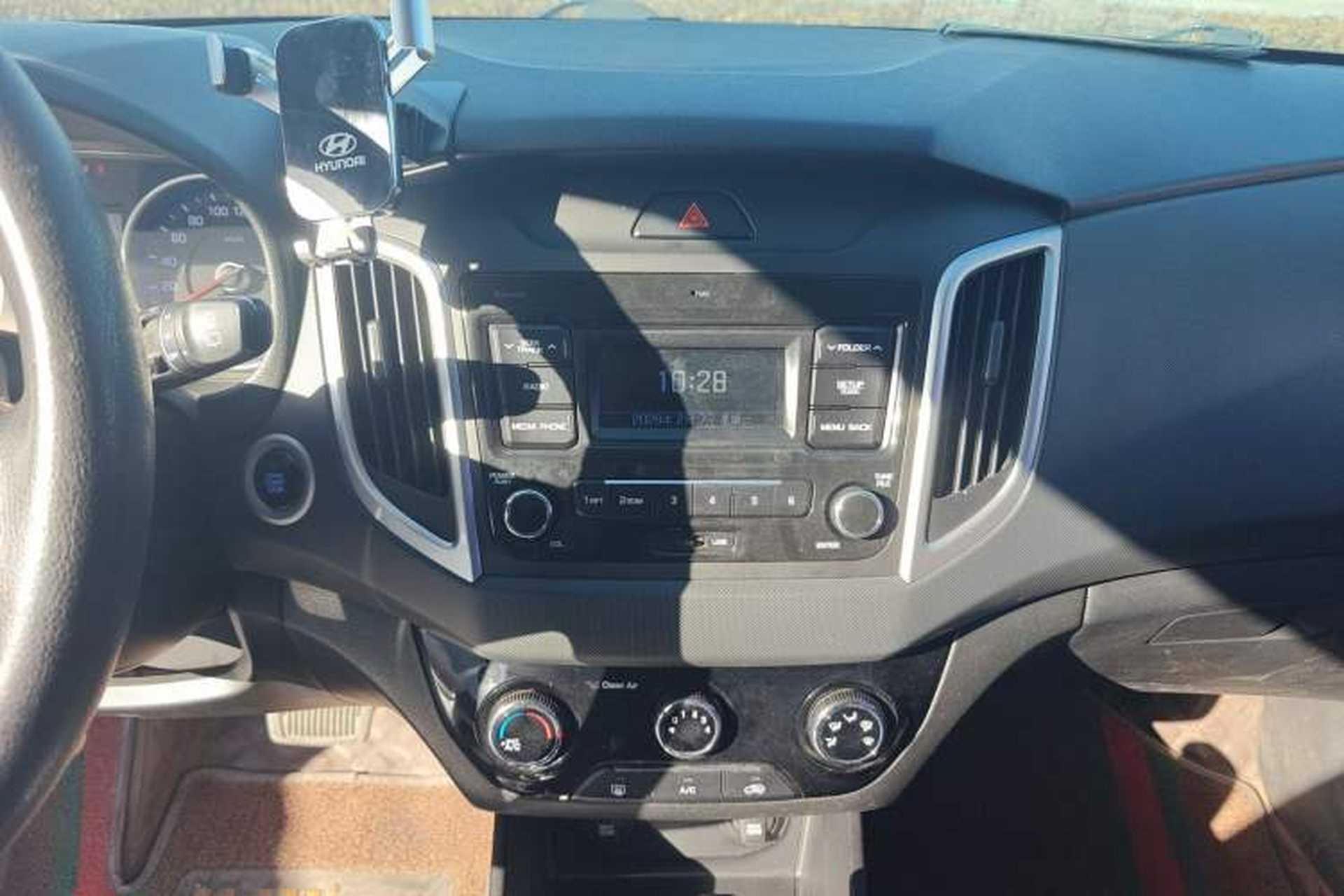 Used Hyundai ix25 2017 1.6L Automatic Smart Version Audio And AC Panel