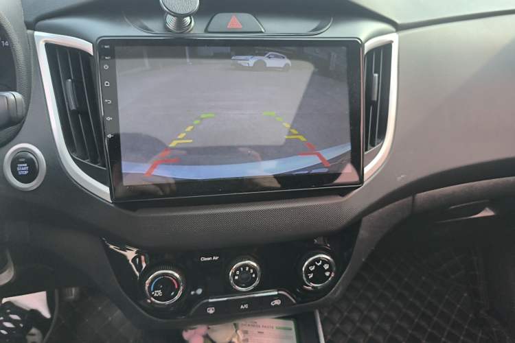 Used Hyundai ix25 2017 1.6L Automatic Smart Version Audio And AC Panel