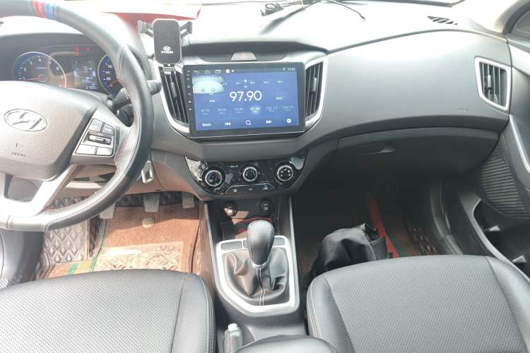 Used Hyundai ix25 2017 1.6L Manual Fashion Model Audio And AC Panel