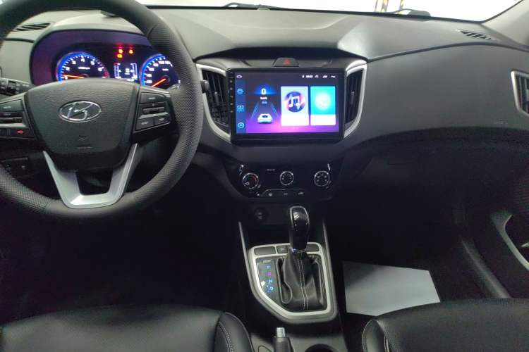 Used Hyundai ix25 2017 1.6L Automatic Smart Version Audio And AC Panel