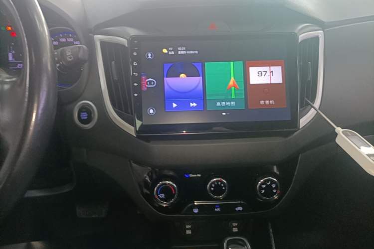Used Hyundai ix25 2017 1.6L Automatic Smart Version Audio And AC Panel