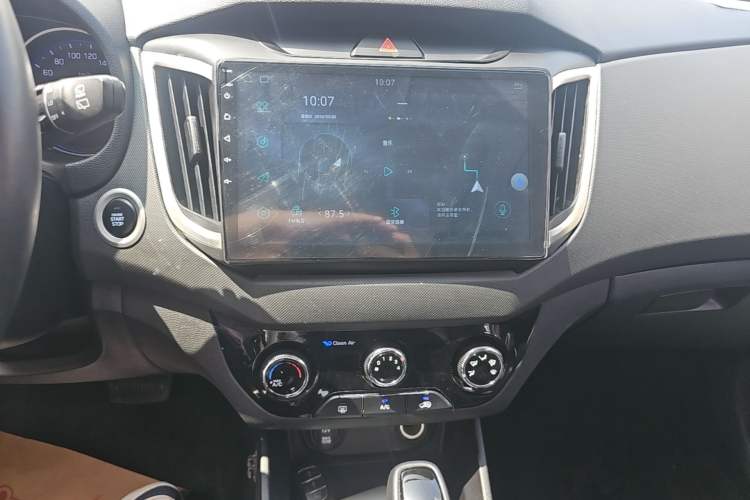 Used Hyundai ix25 2017 1.6L Automatic Smart Version Audio And AC Panel