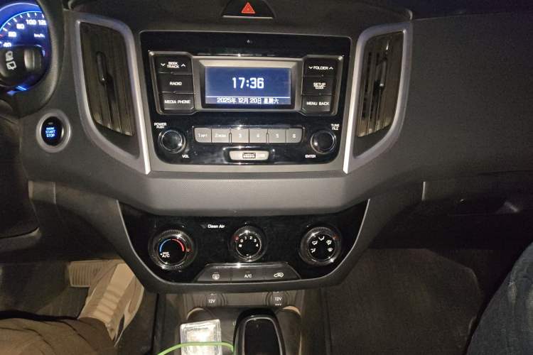 Used Hyundai ix25 2017 1.6L Automatic Smart Version Audio And AC Panel