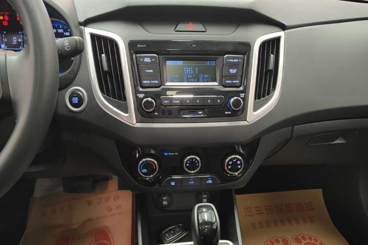 Used Hyundai ix25 2017 1.6L Automatic Smart Version Audio And AC Panel