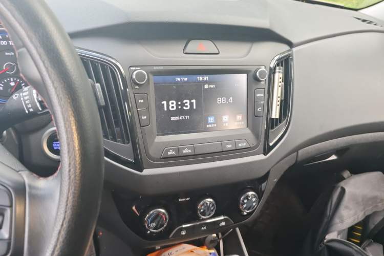 Used Hyundai ix25 2017 1.4T Automatic Smart Version Audio And AC Panel