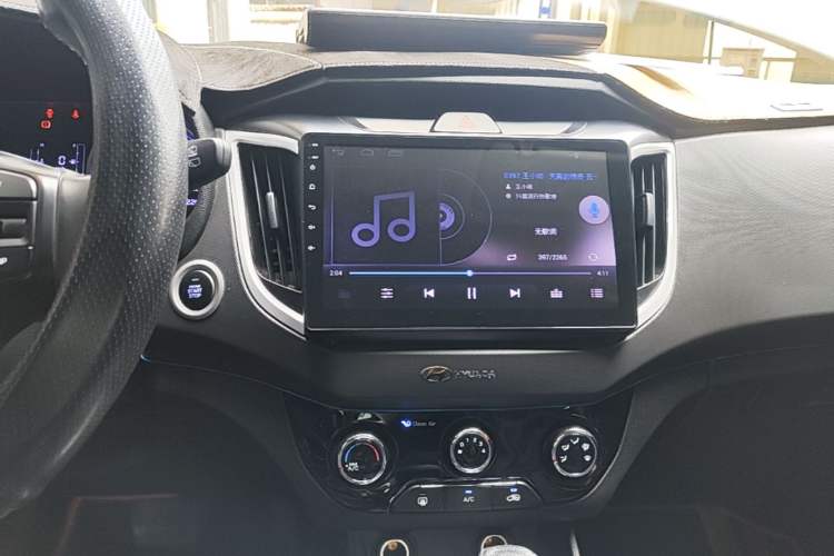Used Hyundai ix25 2017 1.6L Automatic Smart Version Audio And AC Panel