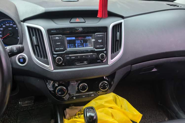 Used Hyundai ix25 2017 1.6L Automatic Smart Version Audio And AC Panel