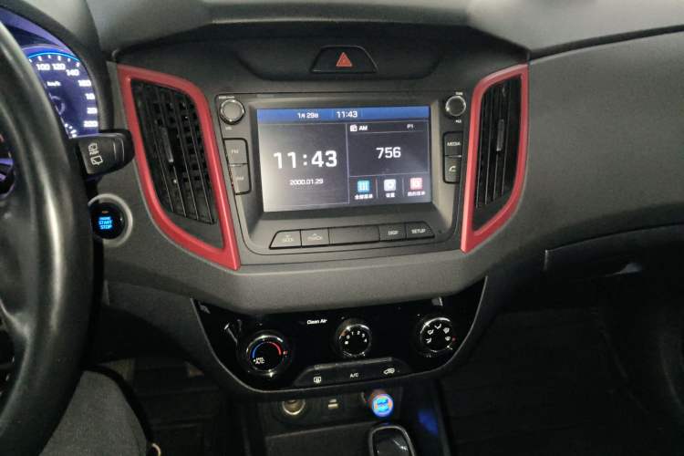 Used Hyundai ix25 2017 1.4T Automatic Smart Version Audio And AC Panel