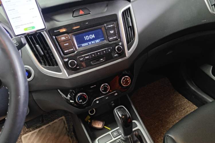 Used Hyundai ix25 2017 1.6L Automatic Smart Version Audio And AC Panel