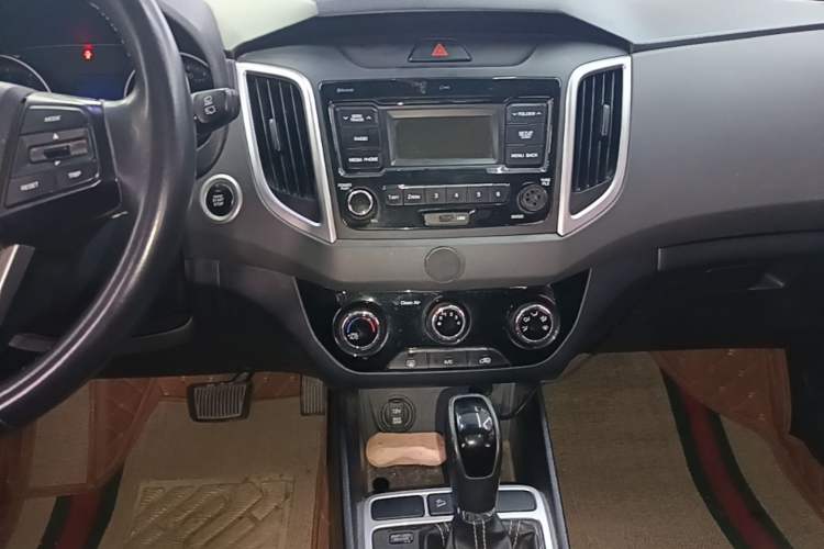 Used Hyundai ix25 2017 1.6L Automatic Smart Version Audio And AC Panel
