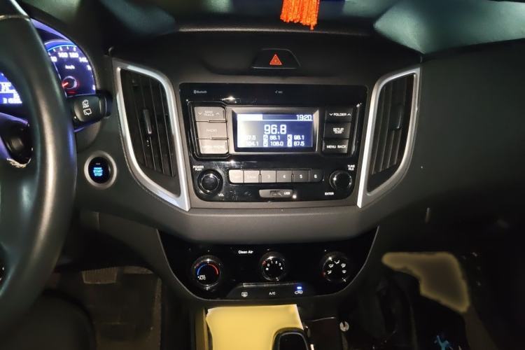 Used Hyundai ix25 2017 1.6L Automatic Smart Version Audio And AC Panel