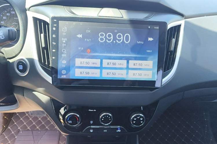 Used Hyundai ix25 2017 1.6L Automatic Smart Version Audio And AC Panel