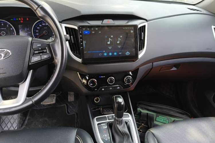 Used Hyundai ix25 2017 1.6L Automatic Smart Version Audio And AC Panel