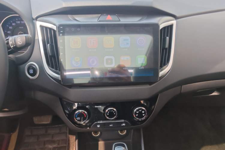 Used Hyundai ix25 2017 1.6L Automatic Smart Version Audio And AC Panel