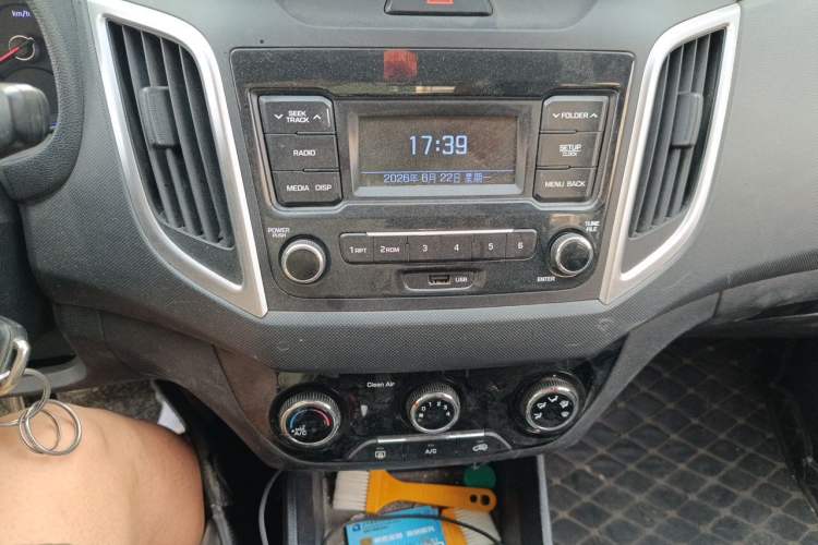 Used Hyundai ix25 2017 1.6L Manual Fashion Model Audio And AC Panel