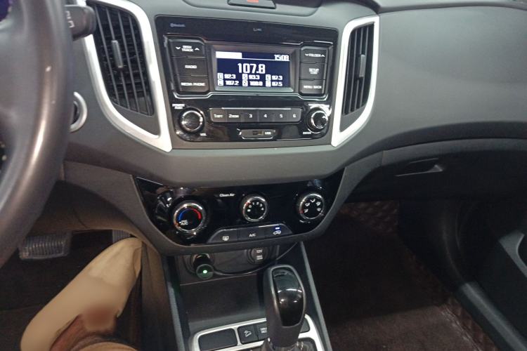 Used Hyundai ix25 2017 1.6L Automatic Smart Version Audio And AC Panel