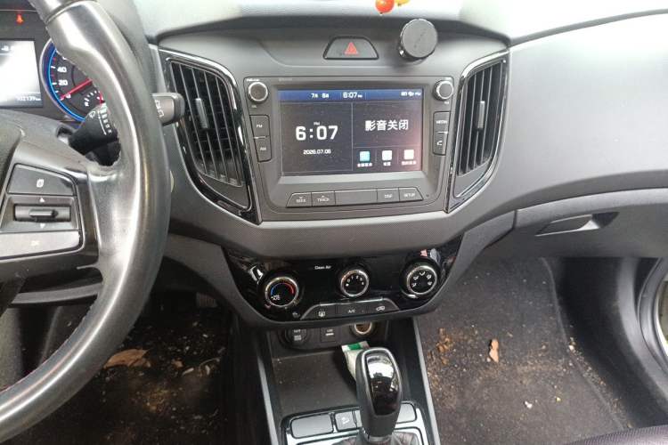 Used Hyundai ix25 2017 1.4T Automatic Smart Version Audio And AC Panel