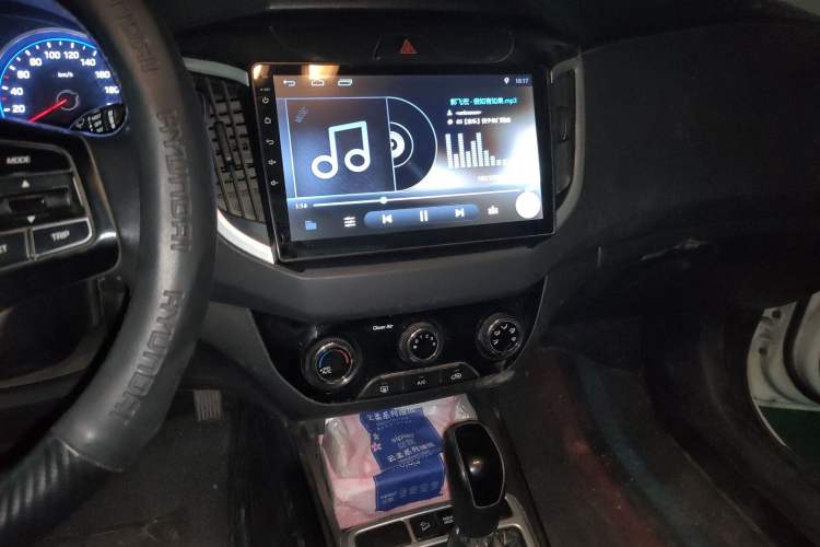 Used Hyundai ix25 2017 1.6L Automatic Smart Version Audio And AC Panel