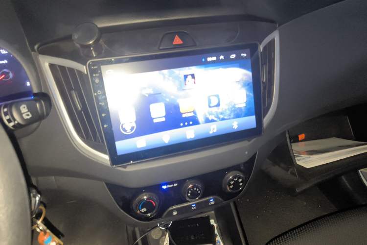 Used Hyundai ix25 2017 1.6L Manual Fashion Model Audio And AC Panel