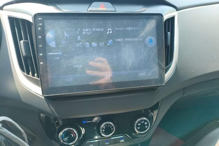 Used Hyundai ix25 2017 1.6L Manual Fashion Model Audio And AC Panel