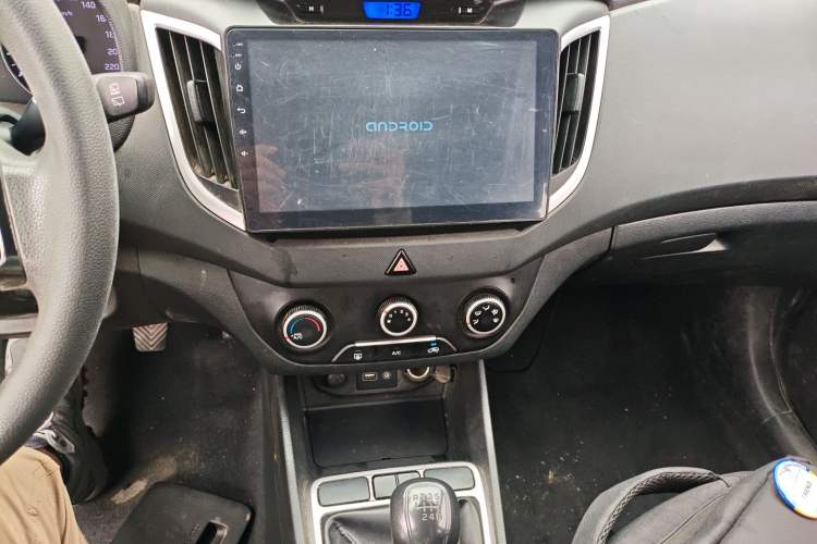 Used Hyundai ix25 2017 1.6L Manual Fashion Model Audio And AC Panel
