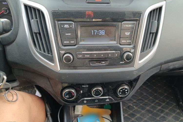 Used Hyundai ix25 2017 1.6L Manual Fashion Model Audio And AC Panel