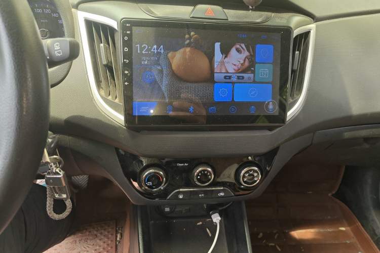 Used Hyundai ix25 2017 1.6L Manual Fashion Model Audio And AC Panel