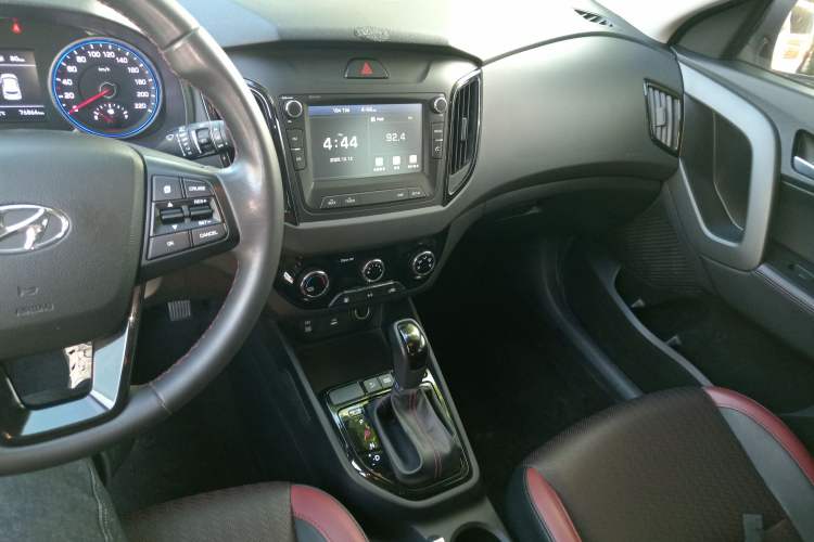 Used Hyundai ix25 2017 1.4T Automatic Smart Version Audio And AC Panel