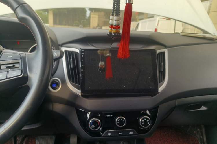 Used Hyundai ix25 2017 1.6L Automatic Smart Version Audio And AC Panel