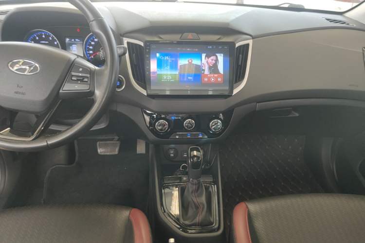 Used Hyundai ix25 2017 1.4T Automatic Smart Version Audio And AC Panel
