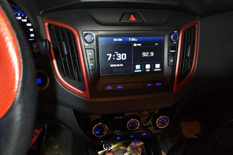 Used Hyundai ix25 2017 1.4T Automatic Smart Version Audio And AC Panel