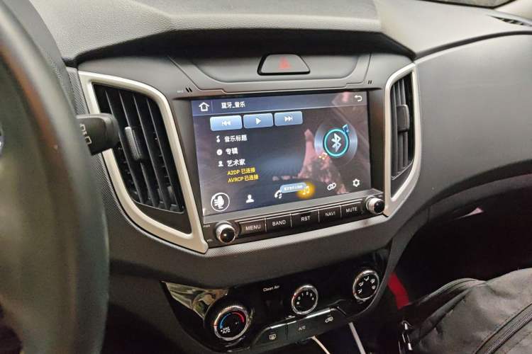 Used Hyundai ix25 2017 1.6L Automatic Smart Version Audio And AC Panel