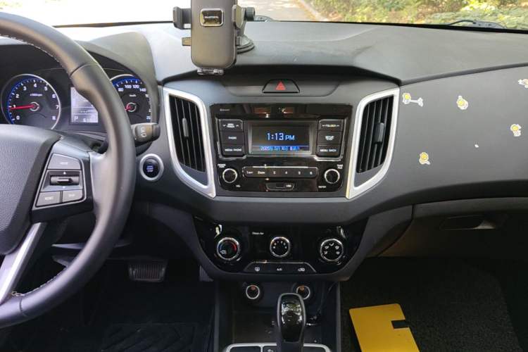 Used Hyundai ix25 2017 1.6L Automatic Smart Version Audio And AC Panel