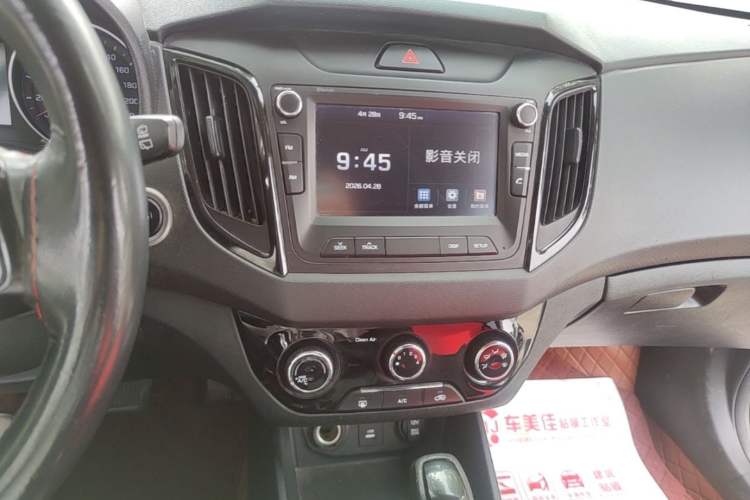 Used Hyundai ix25 2017 1.4T Automatic Smart Version Audio And AC Panel