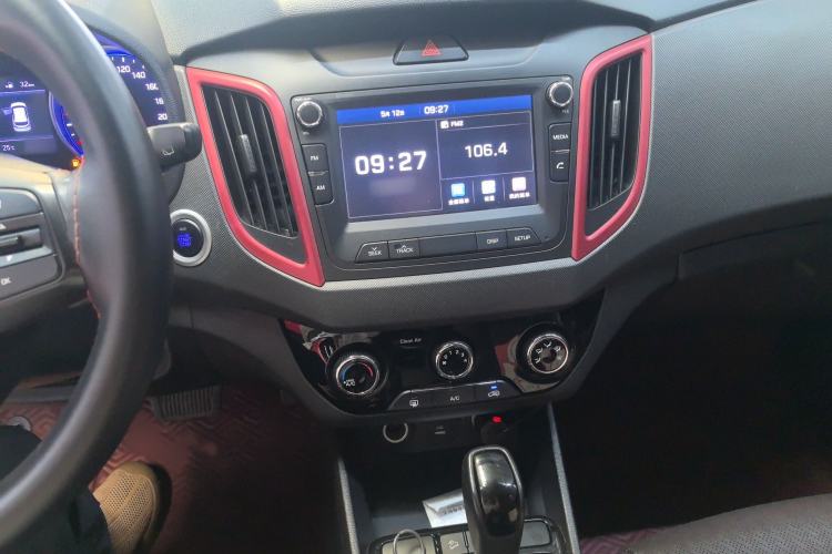 Used Hyundai ix25 2017 1.4T Automatic Smart Version Audio And AC Panel