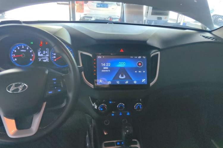 Used Hyundai ix25 2017 1.6L Automatic Smart Version Audio And AC Panel