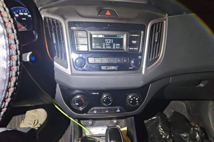 Used Hyundai ix25 2017 1.6L Automatic Smart Version Audio And AC Panel