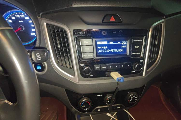 Used Hyundai ix25 2017 1.6L Automatic Smart Version Audio And AC Panel