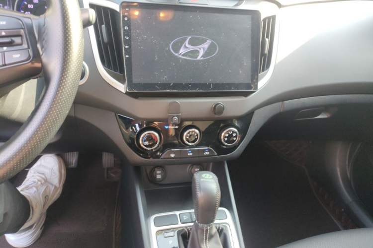Used Hyundai ix25 2017 1.6L Automatic Smart Version Audio And AC Panel