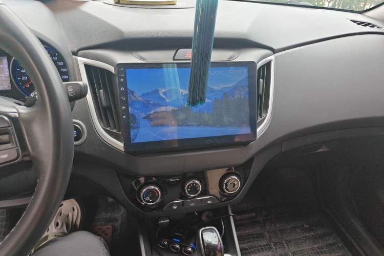 Used Hyundai ix25 2017 1.6L Automatic Smart Version Audio And AC Panel