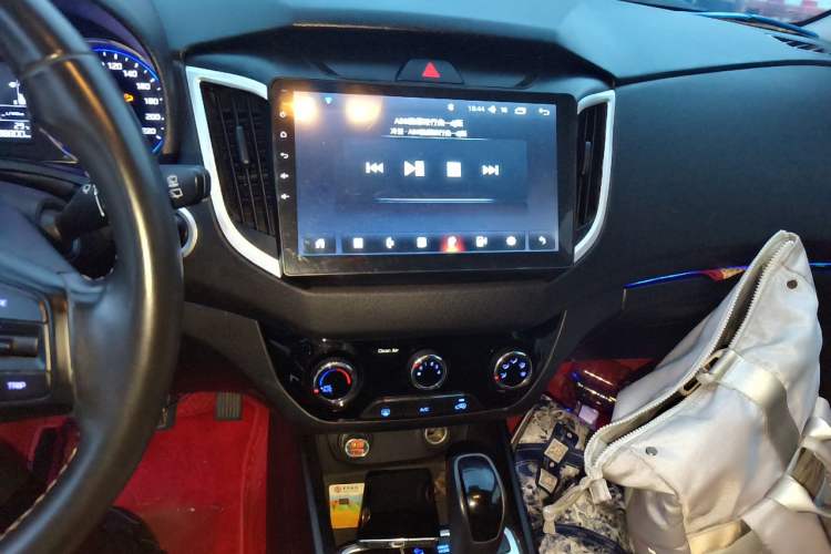Used Hyundai ix25 2017 1.6L Automatic Smart Version Audio And AC Panel