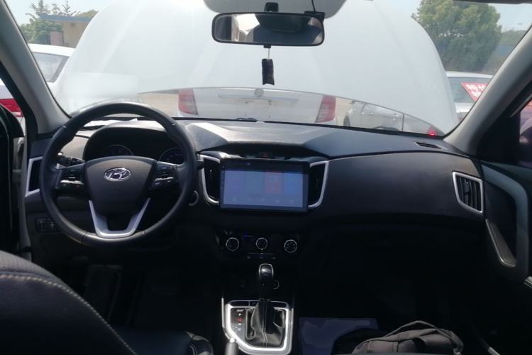 Used Hyundai ix25 2017 1.6L Automatic Smart Version Center Console