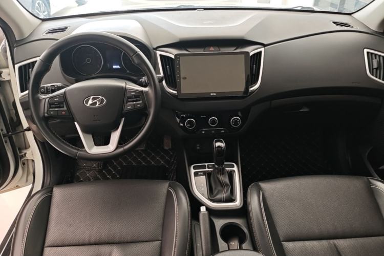 Used Hyundai ix25 2017 1.6L Automatic Smart Version Center Console